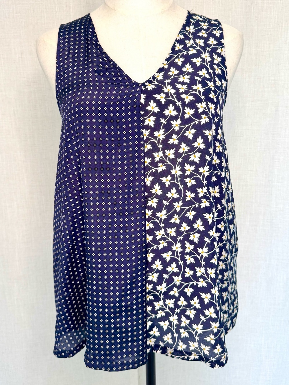 Max Mara Silk Sleeveless V-Neck Tank Top Floral Navy Size XS